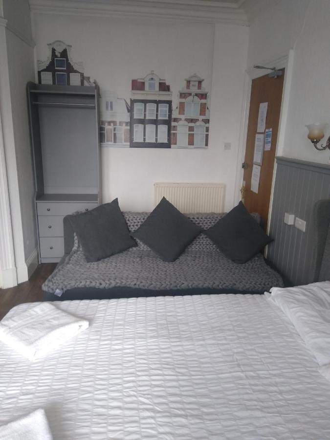 The Townhouse Accommodation 덤프리스 외부 사진