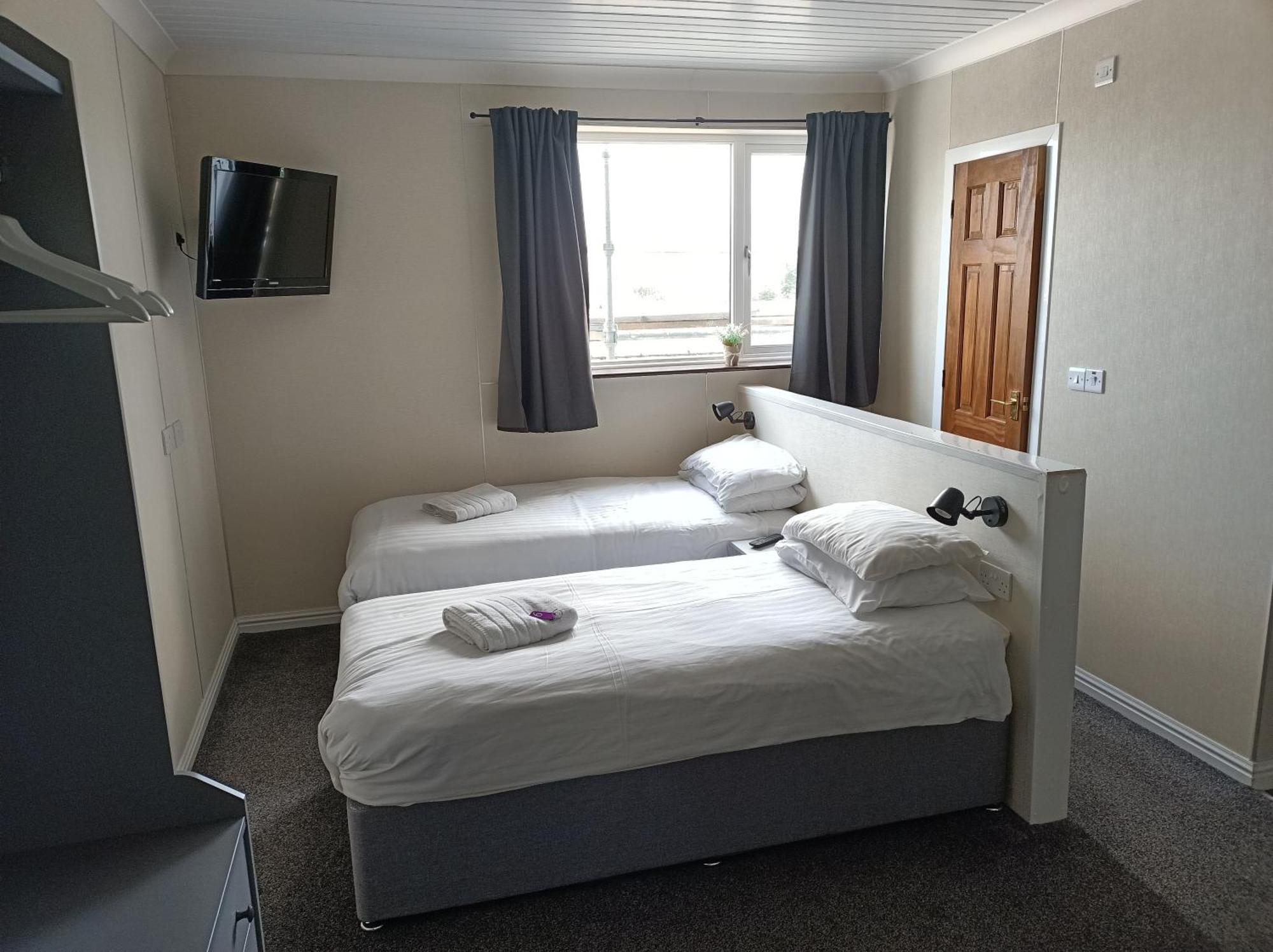 The Townhouse Accommodation 덤프리스 외부 사진