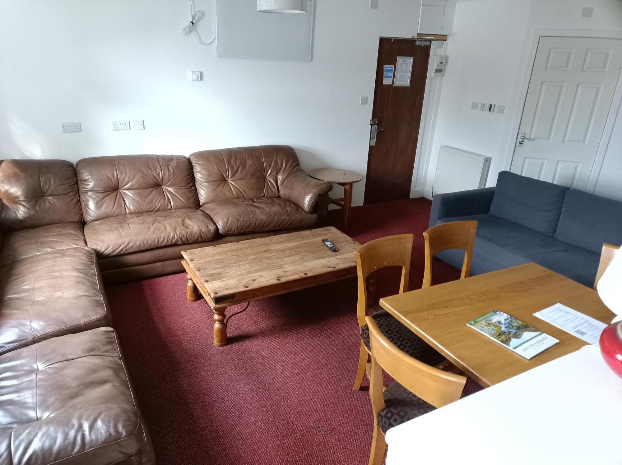 The Townhouse Accommodation 덤프리스 외부 사진